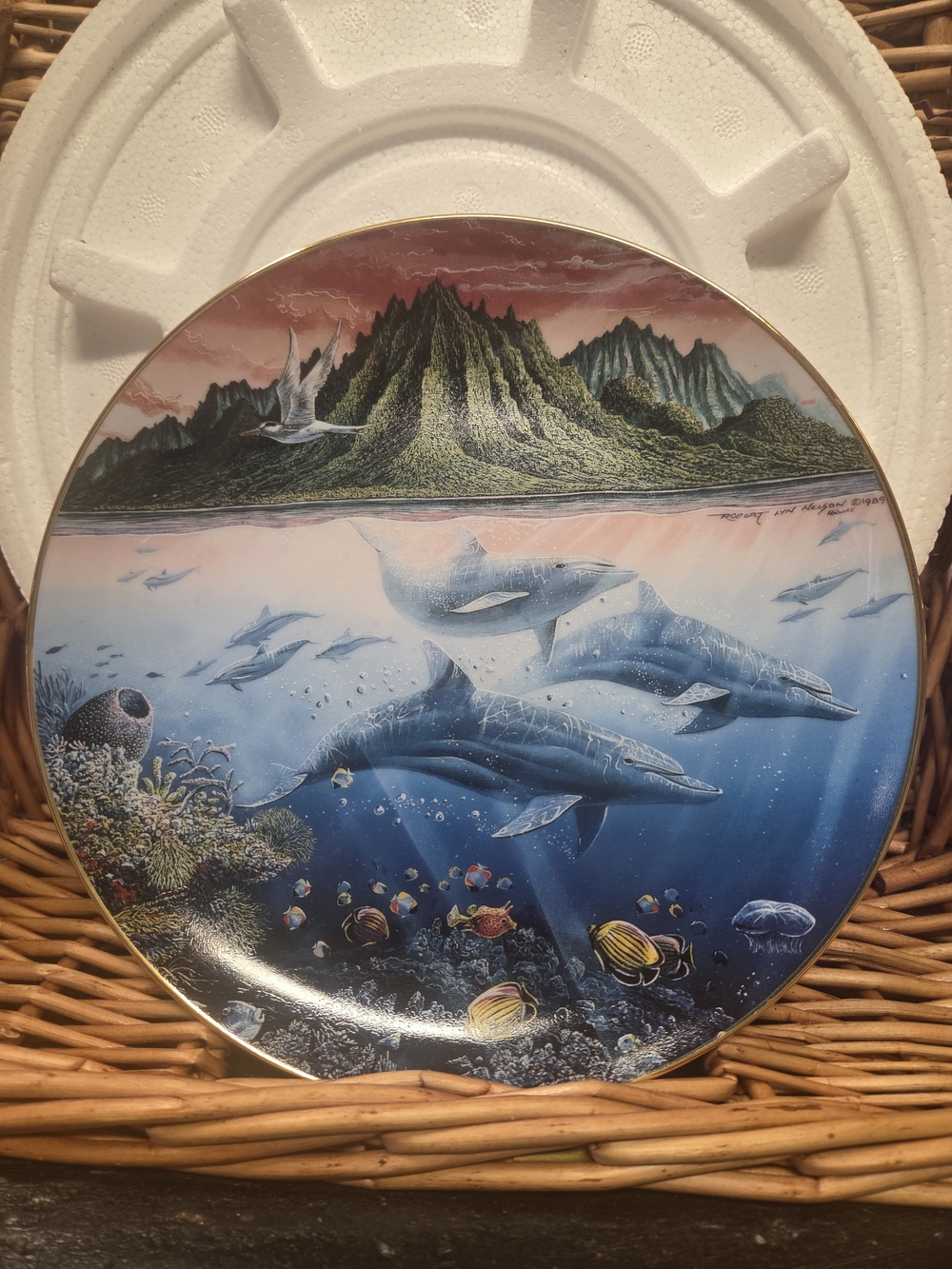 HAWAIIAN MUSES VINTAGE 1991 PLATE BY ROBERT LYN NELSON